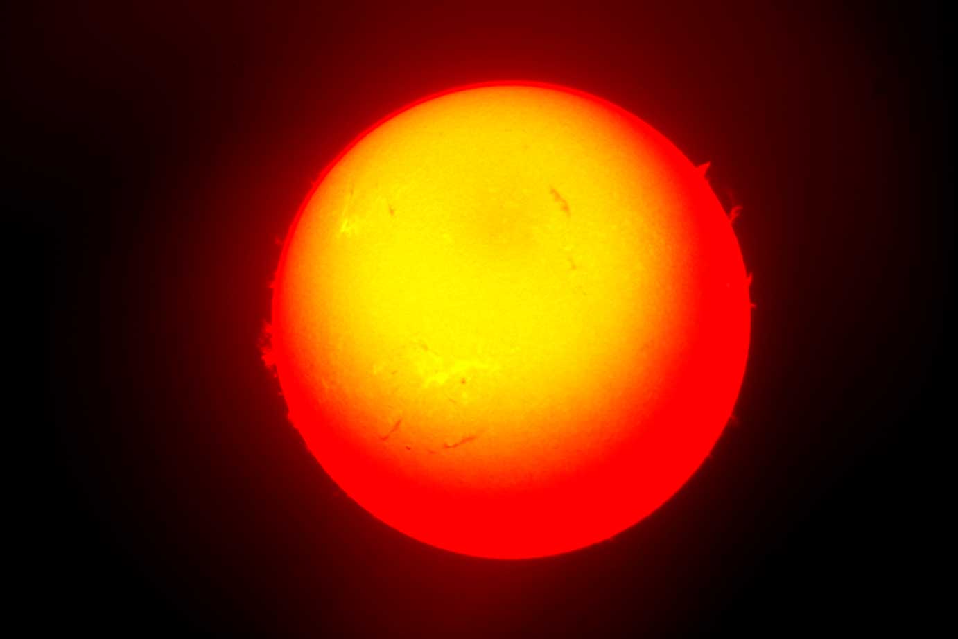 Sole e protuberanze